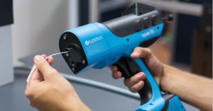 Lasersko skidanje izolacije Komax Laselec